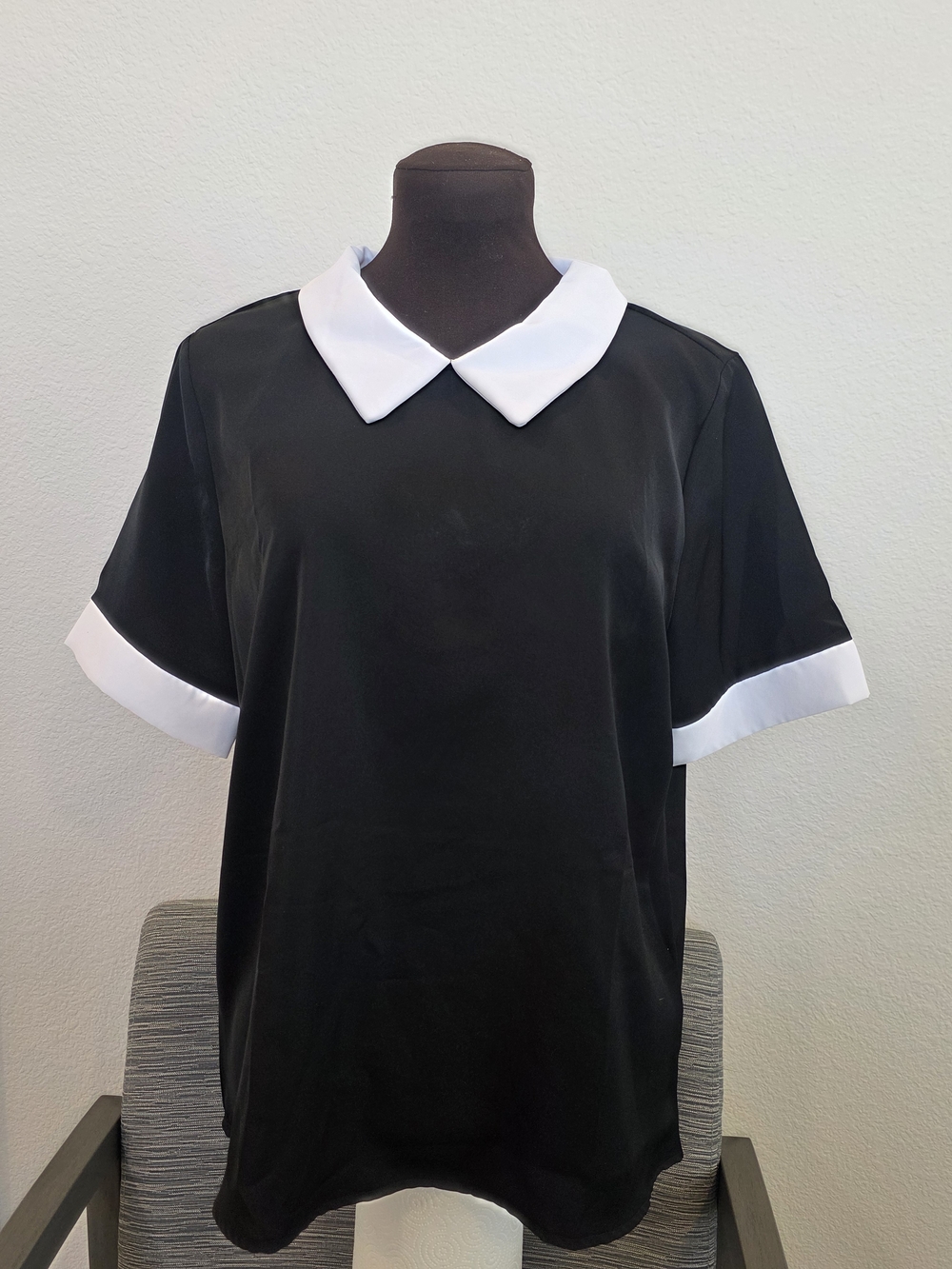 NWT Verdusa Women's Med Black Blouse with White Collar - Picture 4 of 10